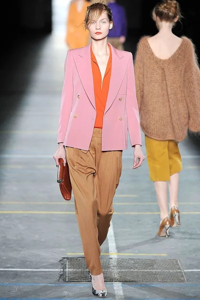 Look 4
